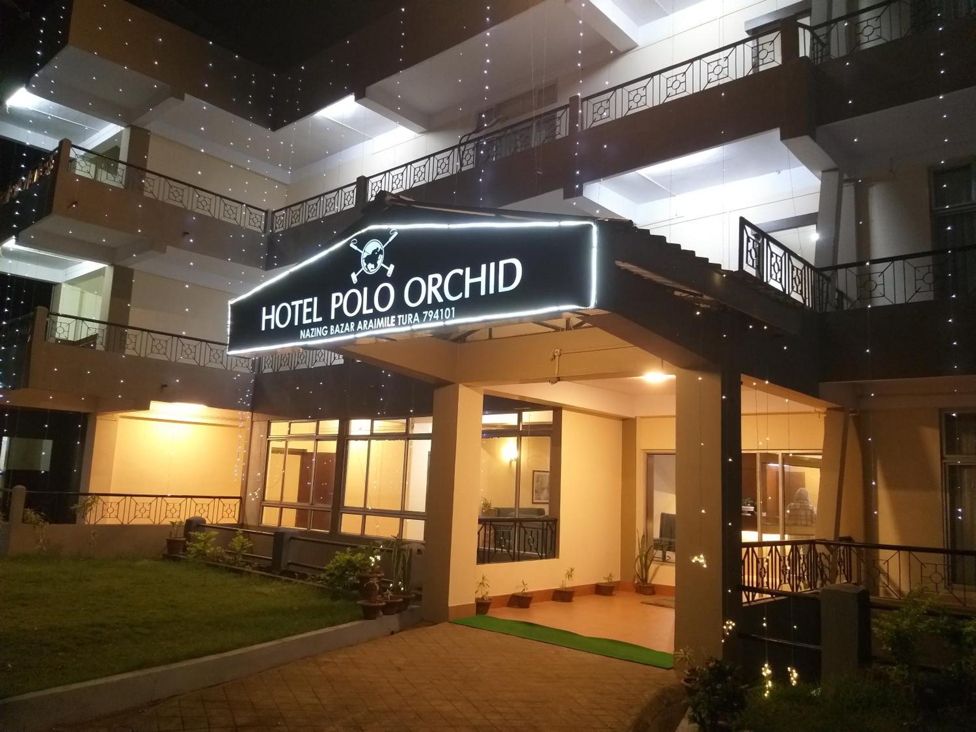 Polo Tura Hotel Buitenkant foto