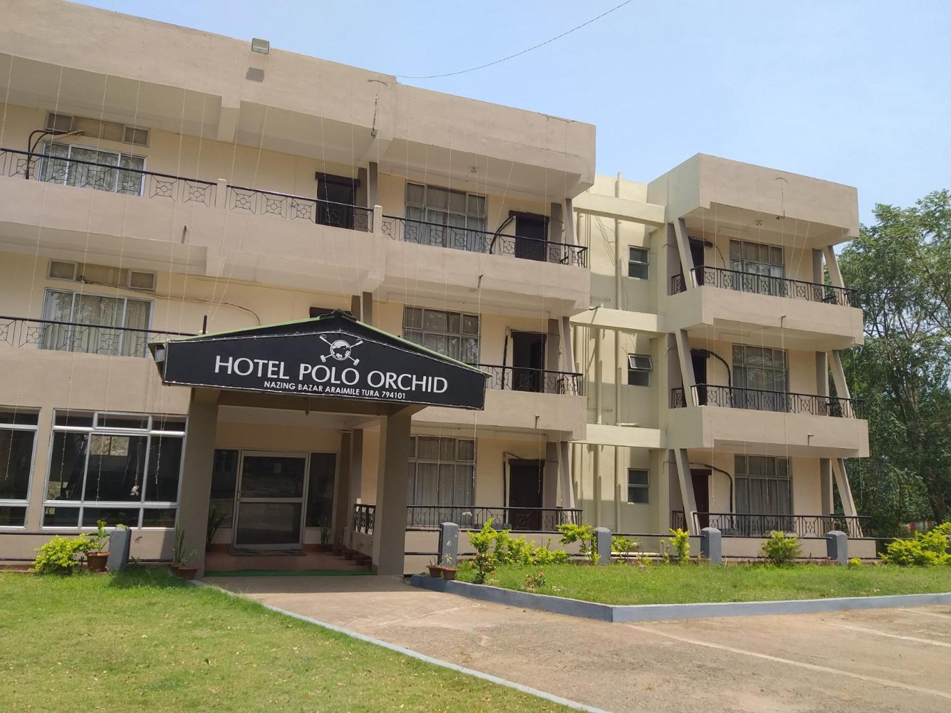 Polo Tura Hotel Buitenkant foto