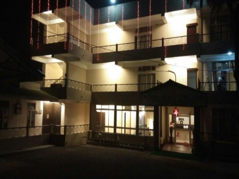 Polo Tura Hotel Buitenkant foto